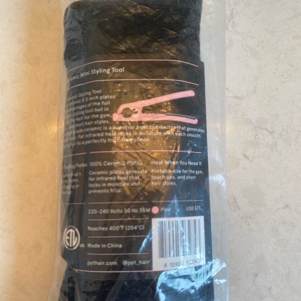 Black and Pink 'It's a Girls World' mini hair straightener/styling tool - Picture 2 of 2